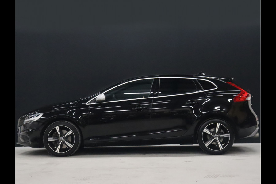 Volvo V40 1.5 T3 Polar+ Sport R-DESIGN Automaat [PANORAMADAK, CAMERA, FULL LED, KEYLESS, LED, DAB, NIEUWSTAAT]