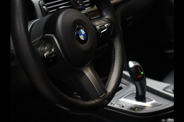 BMW 3 Serie Touring 318i M Sport [SCHUIFKANTELDAK, APPLE CARPLAY, SPORTONDERSTEL, CAMERA, DIGITAL DASHBOARD, VOL LEDER, GROOT NAVIGATIE, NIEUWSTAAT]