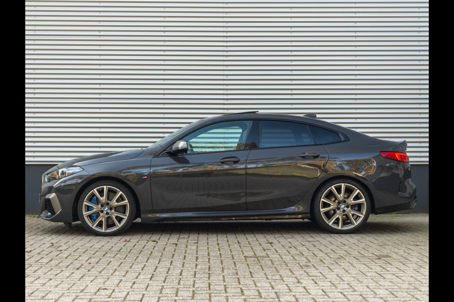 BMW 2 Serie Gran Coupé M235i xDrive - Individual "Grau Schwarz" - Pano - ACC - Head-Up