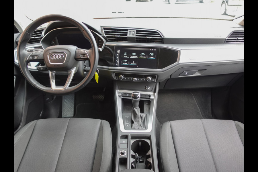 Audi Q3 35 TFSI 150pk S-Tronic Advanced Navigatie Climate Control Led DAB Cruise Control Adaptive Digitale Cockpit Parkeer sensoren Stoelverwarming