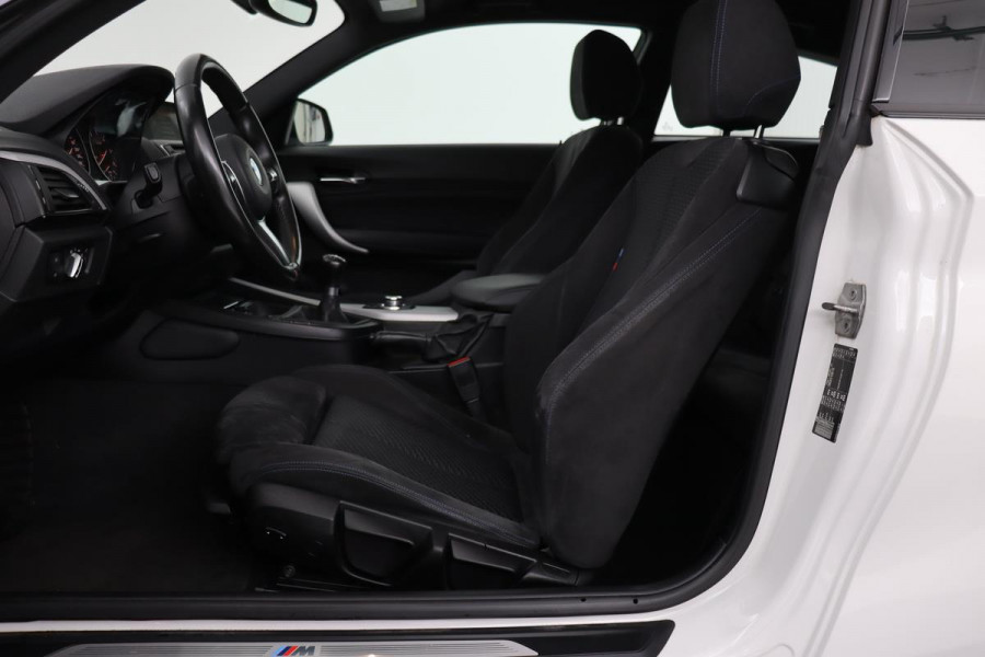 BMW 1-serie 118d M-Sport | Stoelverwarming | Full LED | Sportstoelen | Navigatie | Climate control | Alcantara | Trekhaak | Cruise control | Bluetooth