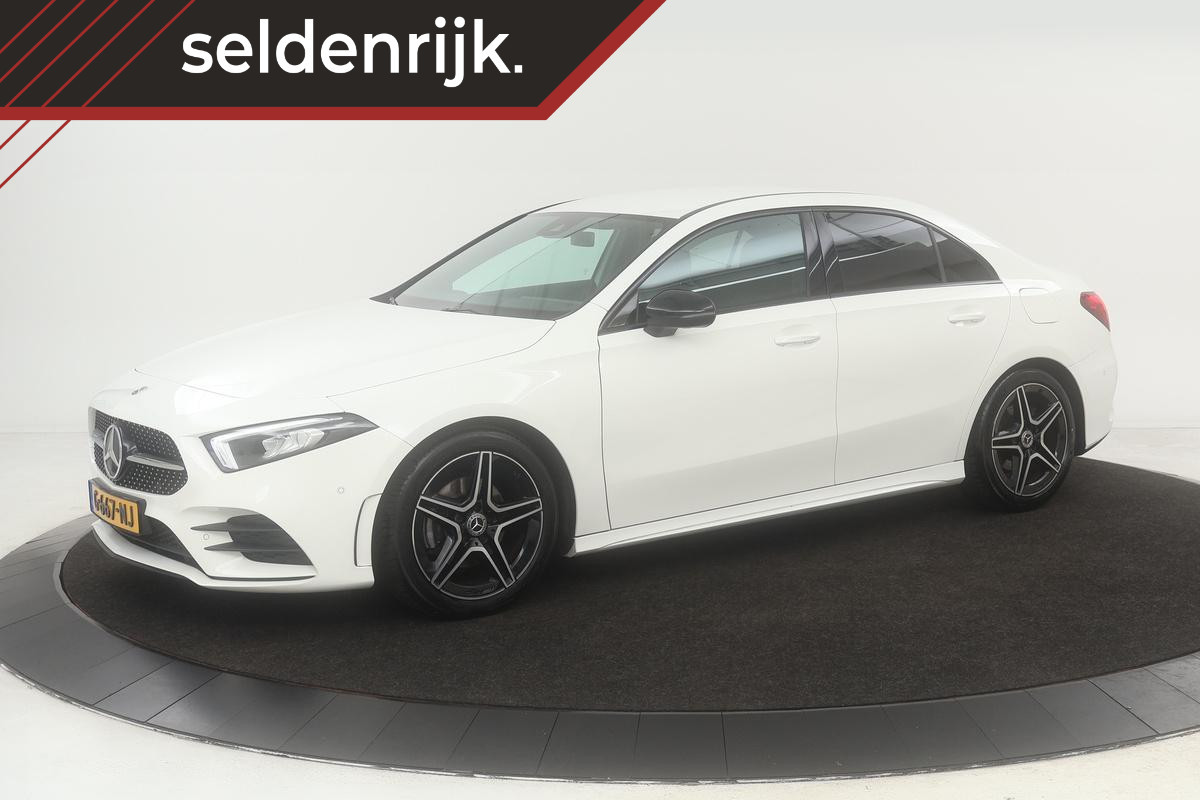 Mercedes-Benz A-Klasse 200 AMG | Carplay | Trekhaak | Widescreen | Stoelverwarming | Camera | Full LED | Navigatie | Park Assist | Half leder