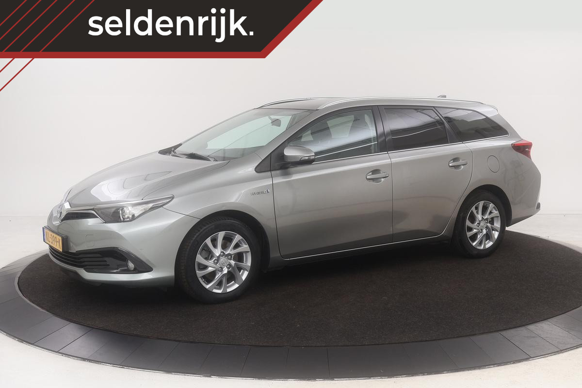 Toyota Auris 1.8 Hybride Trend | Panoramadak | Navigatie | Camera | Climate control | Cruise control | DAB | Getint glas