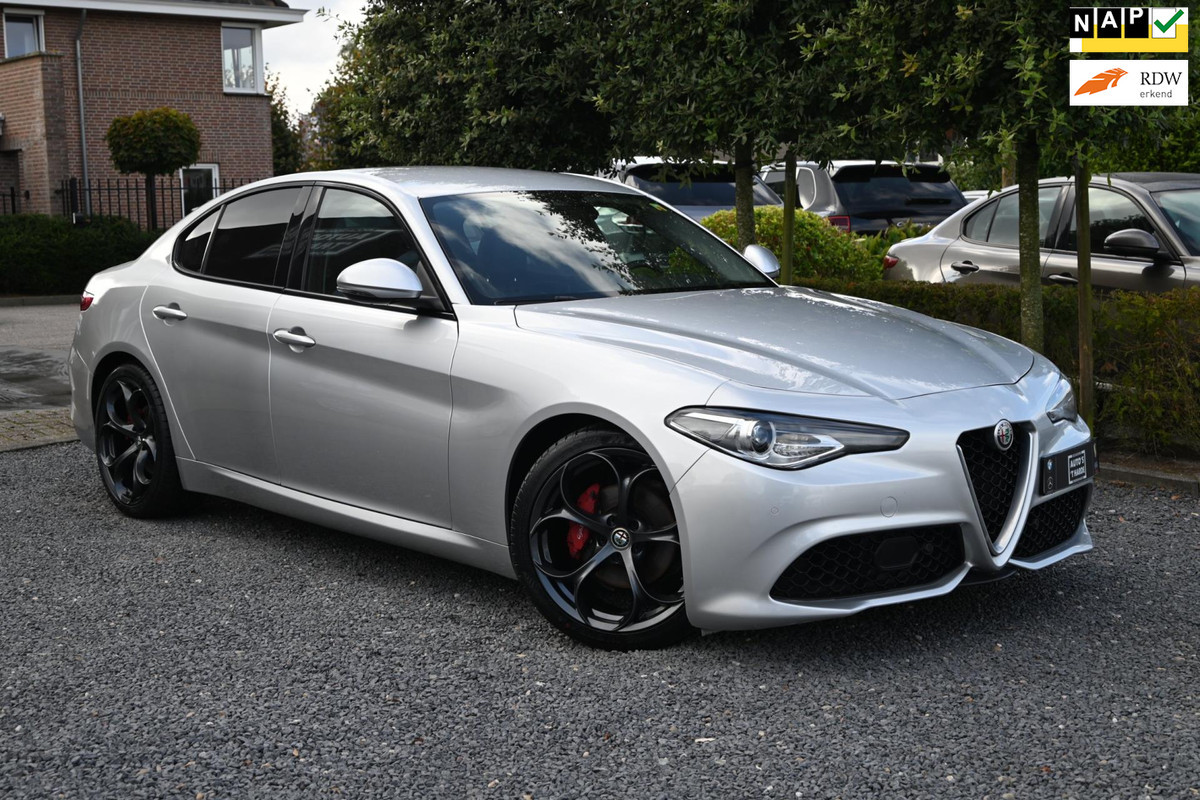 Alfa Romeo Giulia 2.0T Super 200 PK Aut. Veloce Xenon Leder Camera Flippers 19''