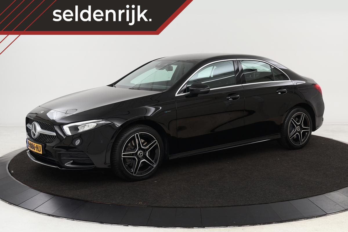 Mercedes-Benz A-Klasse 250e AMG | Stoelverwarming | Carplay | Trekhaak | Sfeerverlichting | Widescreen | Half leder | Navigatie | Park Assist