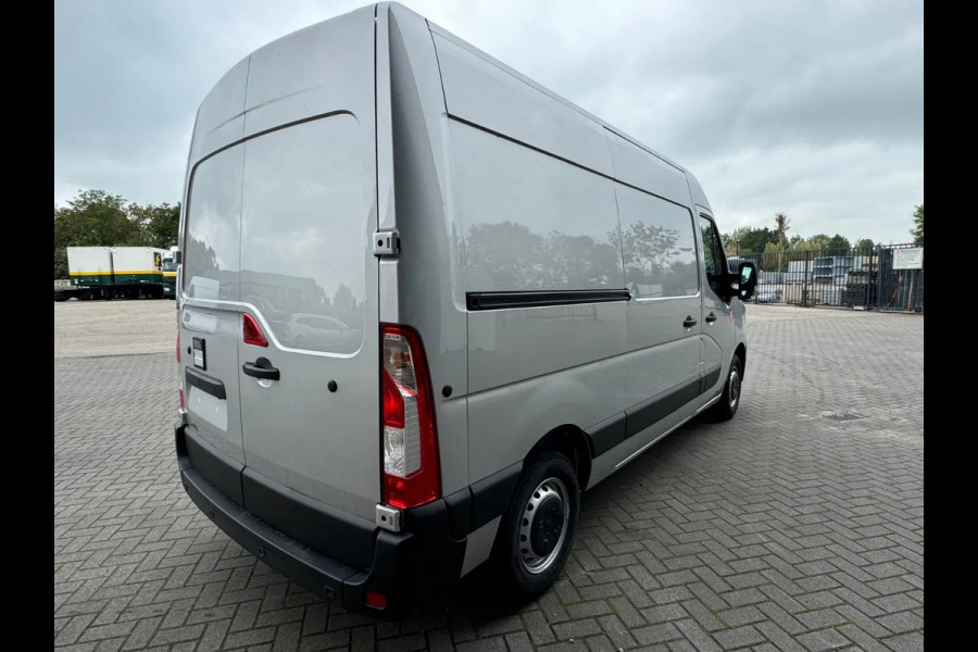 Renault Master RED L2H2 150 PK ZILVERGRIJS uit VOORRAAD