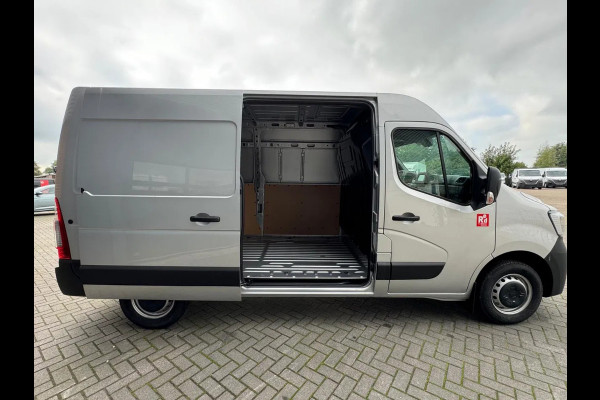 Renault Master RED L2H2 150 PK ZILVERGRIJS uit VOORRAAD