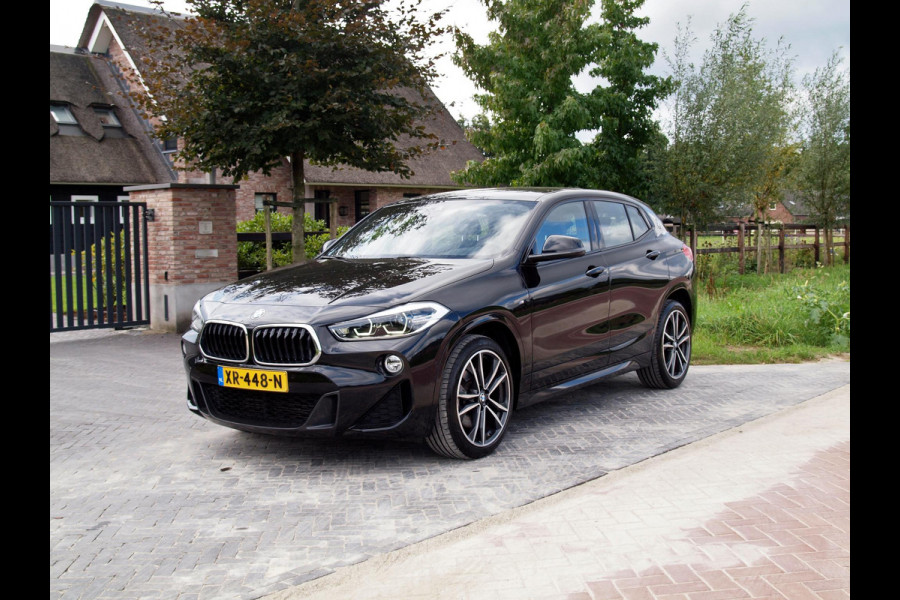 BMW X2 sDrive20i High Executive Edition | M-Pakket | Ledere Bekleding | NL-Auto | Harman Kardon |