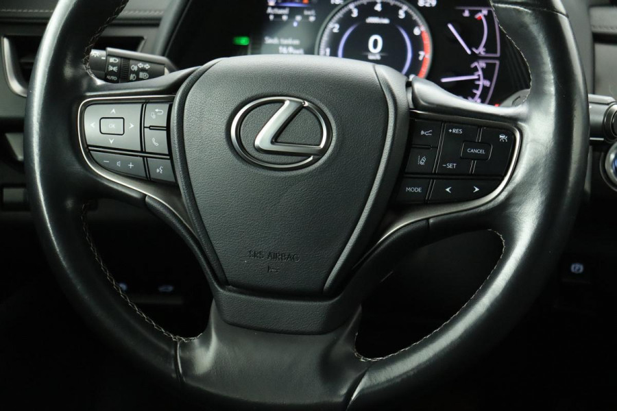 Lexus UX 250h | Leder | Stoelverwarming | Navigatie | Camera | Carplay | Full LED | Adaptive Cruise | PDC | Climate control