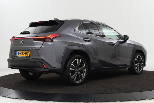 Lexus UX 250h | Leder | Stoelverwarming | Navigatie | Camera | Carplay | Full LED | Adaptive Cruise | PDC | Climate control