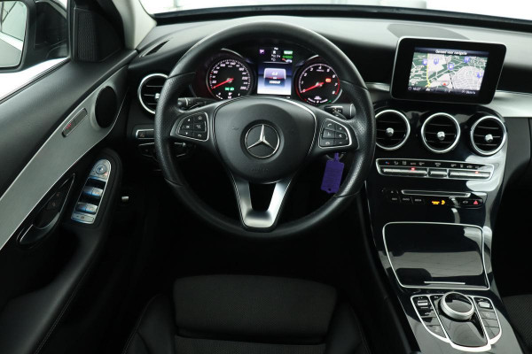 Mercedes-Benz C-Klasse 350e Avantgarde | Camera | Stoelverwarming | Half leder | Full LED | Navigatie | Park Assist | Luchtvering