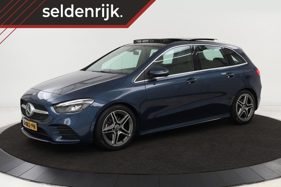 Mercedes-Benz B-Klasse 180 AMG | Panoramadak | Carplay | Trekhaak | Stoelverwarming | Camera | Half leder | Full LED | Park Assist | Navigatie