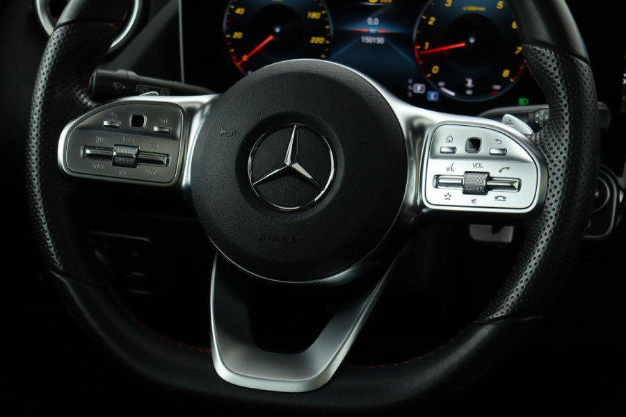 Mercedes-Benz B-Klasse 180 AMG | Panoramadak | Carplay | Trekhaak | Stoelverwarming | Camera | Half leder | Full LED | Park Assist | Navigatie