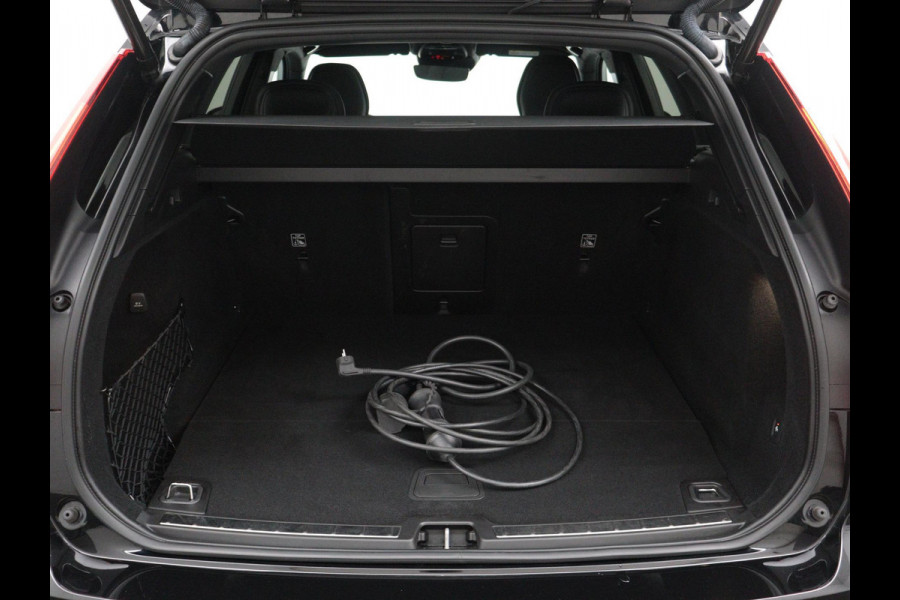 Volvo XC60 2.0 Recharge T8 AWD R-Design | Panorama | luchtvering | H&K |