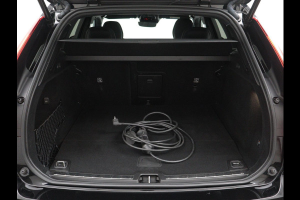 Volvo XC60 2.0 Recharge T8 AWD R-Design | Panorama | luchtvering | H&K |