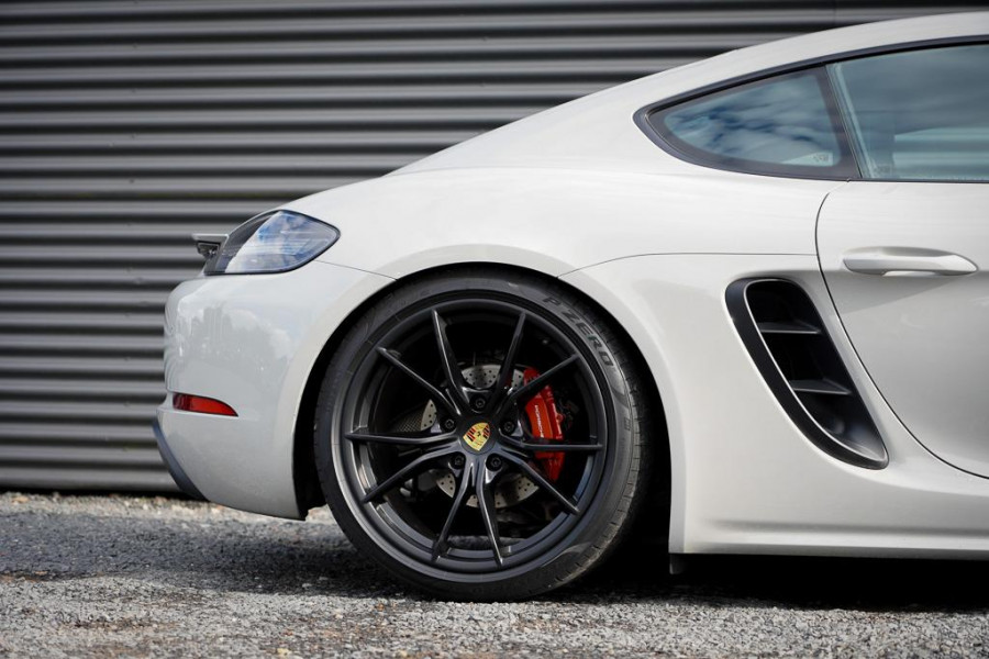 Porsche 718 Cayman 2.0 / Krijt / Sportuitlaat / 20" / Camera