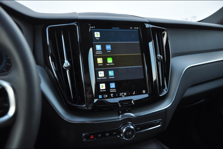 Volvo XC60 B4 197PK Automaat R-Design /Google infotaimentsysteem / Stoel en stuurverwarming/ Elektrische achterklep/ Keyless entry/Adaptieve koplampen/ Parkeersensoren met 360 Camera/ Adaptieve cruise control/ Elektrische stoel met geheugen/ Apple CarPlay