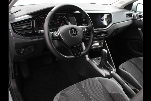 Volkswagen Polo 1.0 TSI Highline DSG | Navigatie | Apple Carplay / Android Auto | Adaptive Cruise Control |  Parkeersensoren | Extra Getint Glas | Voorstoelen Verwarmd |