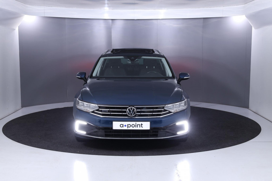 Volkswagen Passat Variant 1.4 TSI PHEV GTE Business 218 pk Automaat (DSG) | Navigatie | Panoramadak | Elektr. trekhaak | Parkeersensoren (Park assist) | Rondomzicht camera | Stoelverwarming |