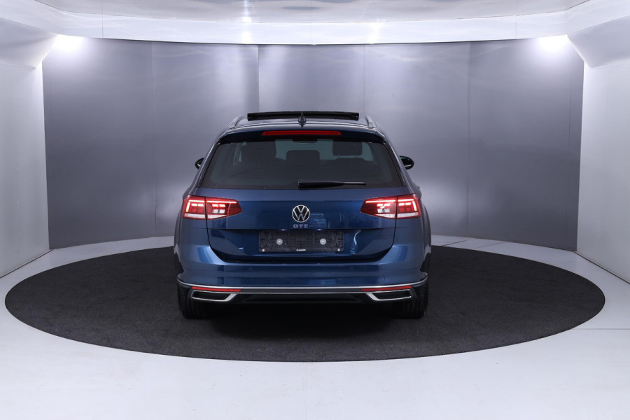 Volkswagen Passat Variant 1.4 TSI PHEV GTE Business 218 pk Automaat (DSG) | Navigatie | Panoramadak | Elektr. trekhaak | Parkeersensoren (Park assist) | Rondomzicht camera | Stoelverwarming |