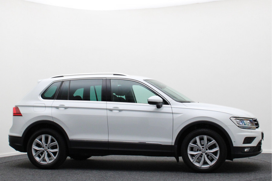 Volkswagen Tiguan 2.0 TSI DSG 4Motion Highline LED, Stoel-/Stuurverw., Camera, ACC, Front Assist, Standkachel, Trekhaak