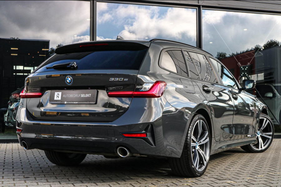 BMW 3 Serie Touring 330e - PANO - TREKHAAK - SPECIALE KLEUR