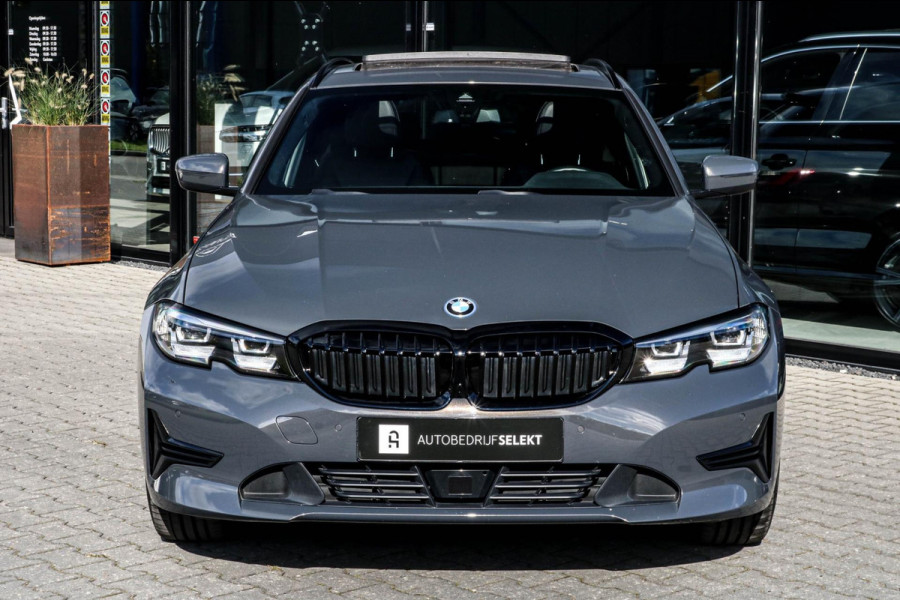 BMW 3 Serie Touring 330e - PANO - TREKHAAK - SPECIALE KLEUR