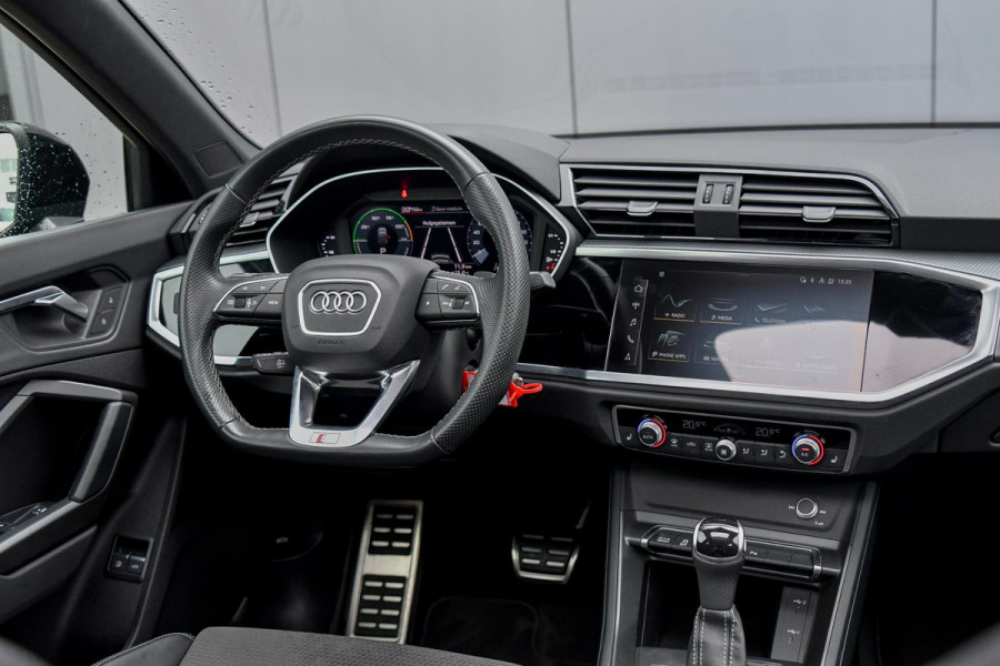 Audi Q3 Sportback 45 TFSI e S-Line. Pano, Dodeh, Camera, Trekhaak, Matrix, 20'', CarPlay!