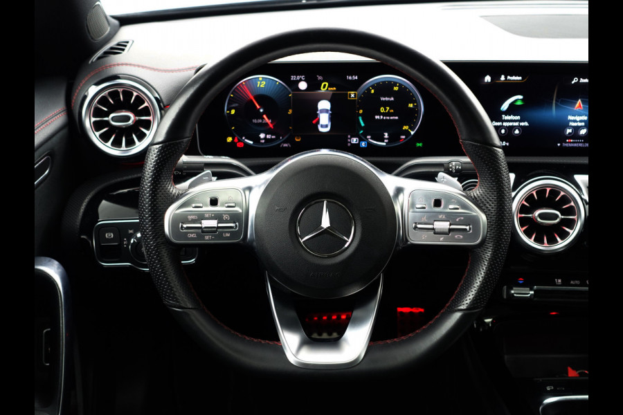 Mercedes-Benz CLA-Klasse 200 Solution AMG Night Edition Aut- Panodak I  Sfeerverlichting I  Park Assist I Lane Assist I Stoelverwarming I  Alcantara Sport Interieur