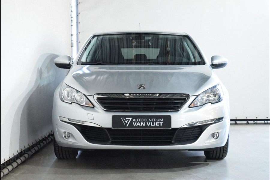 Peugeot 308 1.2 PureTech Style TREKHAAK | NAVIGATIE | PARKEERSENSOREN | E.C.C. | 86.746km