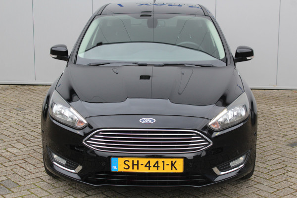 Ford Focus 1.0-125pk Titanium. Nette en goed onderhouden Ford Focus hatchback in de luxe Titanium uitvoering. Volautm. airco dual, cruise control, navigatie, telefoonvoorb., keyless entry-keyless go, LM wielen, verwarmd voorraam, parkeersensoren v~a etc.