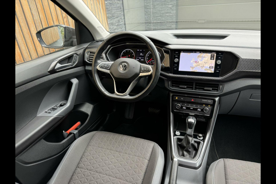 Volkswagen T-Cross 1.0 TSI Style Automaat | Navigatie | LED | 18 inch lichtmetalen velgen | Getint glas | Achteruitrijcamera | Keyless | Apple CarP