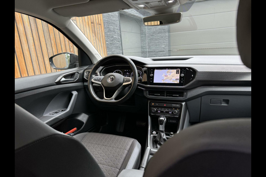 Volkswagen T-Cross 1.0 TSI Style Automaat | Navigatie | LED | 18 inch lichtmetalen velgen | Getint glas | Achteruitrijcamera | Keyless | Apple CarP