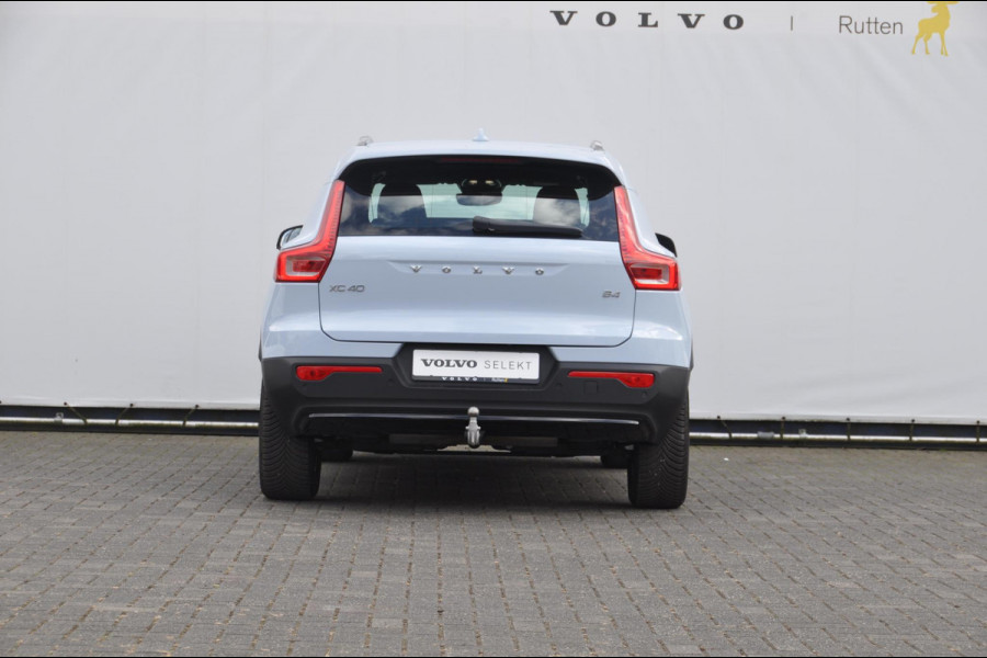 Volvo XC40 B4 211PK Automaat Plus Dark / Pilot assist / Semi-elektrisch inklapbare trekhaak / Google Services / Adaptive cruise control / Achteruitrij camera / Harman Kardon audio / Elektrisch bedienbare voorstoelen /