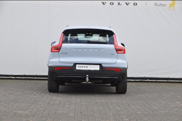 Volvo XC40 B4 211PK Automaat Plus Dark / Pilot assist / Semi-elektrisch inklapbare trekhaak / Google Services / Adaptive cruise control / Achteruitrij camera / Harman Kardon audio / Elektrisch bedienbare voorstoelen /