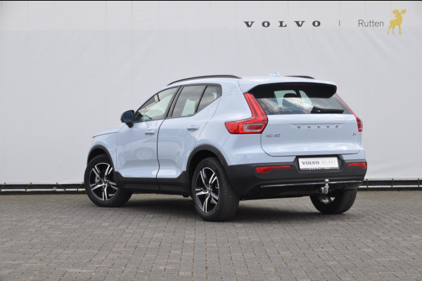 Volvo XC40 B4 211PK Automaat Plus Dark / Pilot assist / Semi-elektrisch inklapbare trekhaak / Google Services / Adaptive cruise control / Achteruitrij camera / Harman Kardon audio / Elektrisch bedienbare voorstoelen /