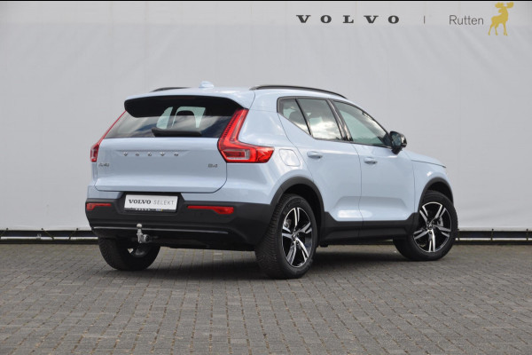 Volvo XC40 B4 211PK Automaat Plus Dark / Pilot assist / Semi-elektrisch inklapbare trekhaak / Google Services / Adaptive cruise control / Achteruitrij camera / Harman Kardon audio / Elektrisch bedienbare voorstoelen /