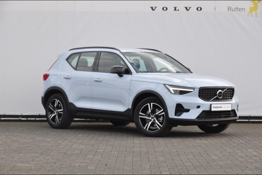 Volvo XC40 B4 211PK Automaat Plus Dark / Pilot assist / Semi-elektrisch inklapbare trekhaak / Google Services / Adaptive cruise control / Achteruitrij camera / Harman Kardon audio / Elektrisch bedienbare voorstoelen /