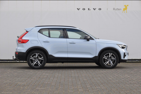 Volvo XC40 B4 211PK Automaat Plus Dark / Pilot assist / Semi-elektrisch inklapbare trekhaak / Google Services / Adaptive cruise control / Achteruitrij camera / Harman Kardon audio / Elektrisch bedienbare voorstoelen /