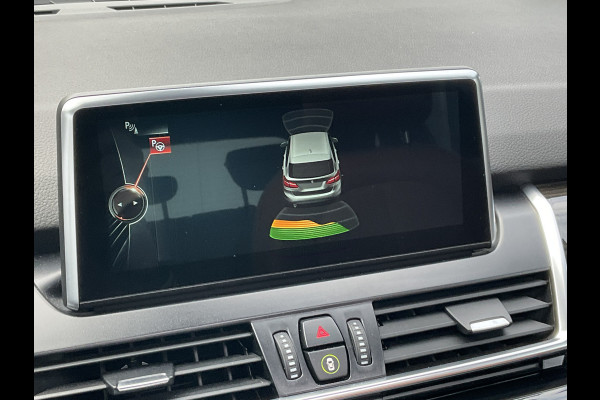 BMW 2 Serie Active Tourer 218d Luxury HUD Pano Trekhaak Leder Elek.klep VOL OPTIES!