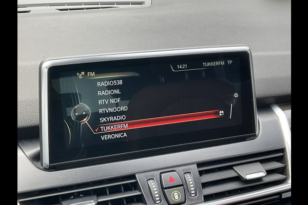 BMW 2 Serie Active Tourer 218d Luxury HUD Pano Trekhaak Leder Elek.klep VOL OPTIES!