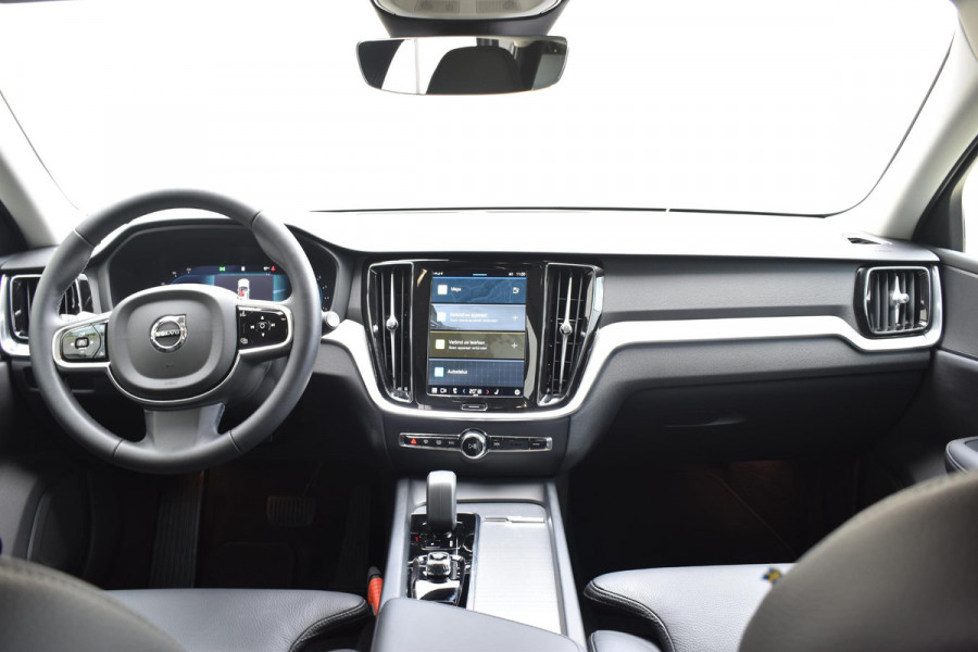 Volvo V60 B4 211PK Automaat Plus Dark / Driver assist / Moritz lederen bekleding / Elektrische stoelen / DAB+ / Google Navigatie