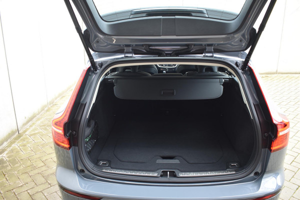 Volvo V60 B4 211PK Automaat Plus Dark / Driver assist / Moritz lederen bekleding / Elektrische stoelen / DAB+ / Google Navigatie