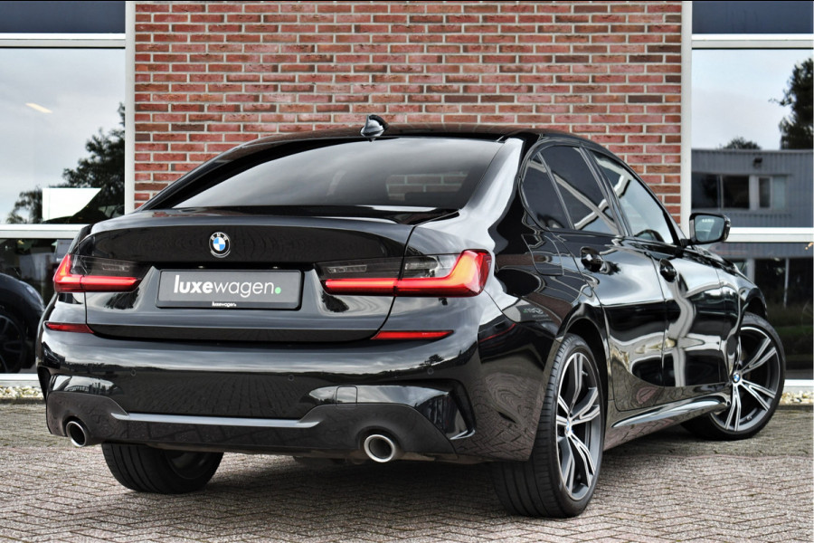 BMW 3-serie 330e M-Sport Shadowline 19inch HiFi Stuurverw