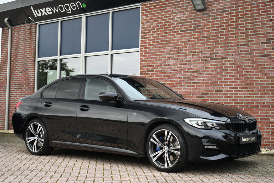 BMW 3-serie 330e M-Sport Shadowline 19inch HiFi Stuurverw