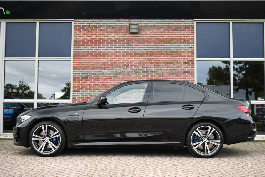 BMW 3-serie 330e M-Sport Shadowline 19inch HiFi Stuurverw