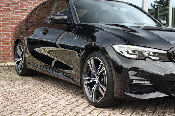 BMW 3-serie 330e M-Sport Shadowline 19inch HiFi Stuurverw