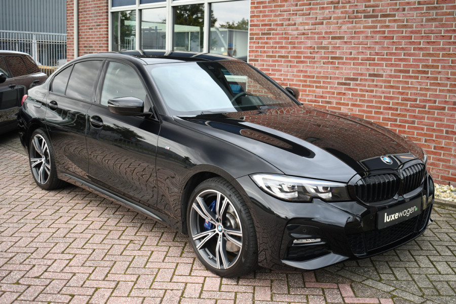 BMW 3-serie 330e M-Sport Shadowline 19inch HiFi Stuurverw