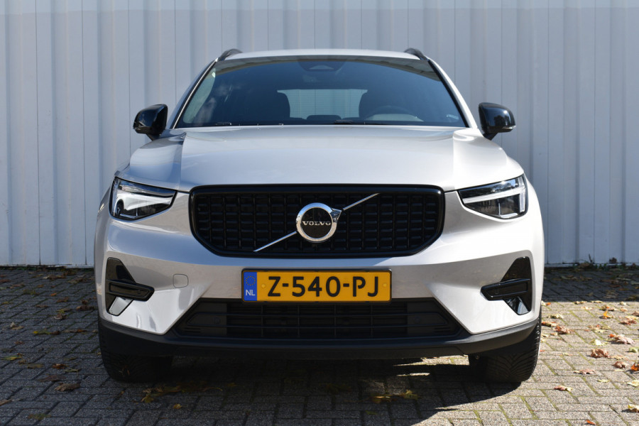 Volvo XC40 2.0 B4 Plus Dark | Blis | Stoel geheugen | Harman/kardon | Draadloos opladen |