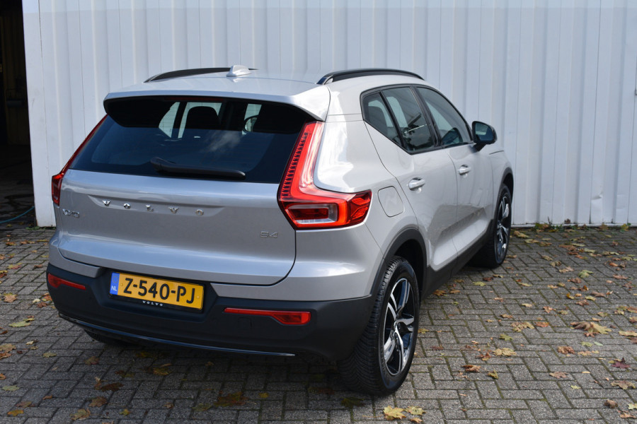 Volvo XC40 2.0 B4 Plus Dark | Blis | Stoel geheugen | Harman/kardon | Draadloos opladen |